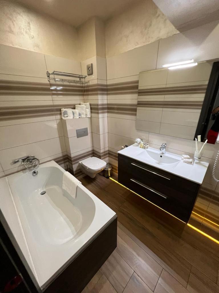 Mamaia White Tower Hotel ภายนอก รูปภาพ