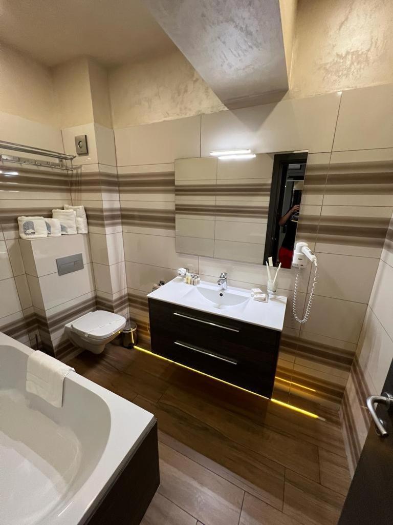 Mamaia White Tower Hotel ภายนอก รูปภาพ